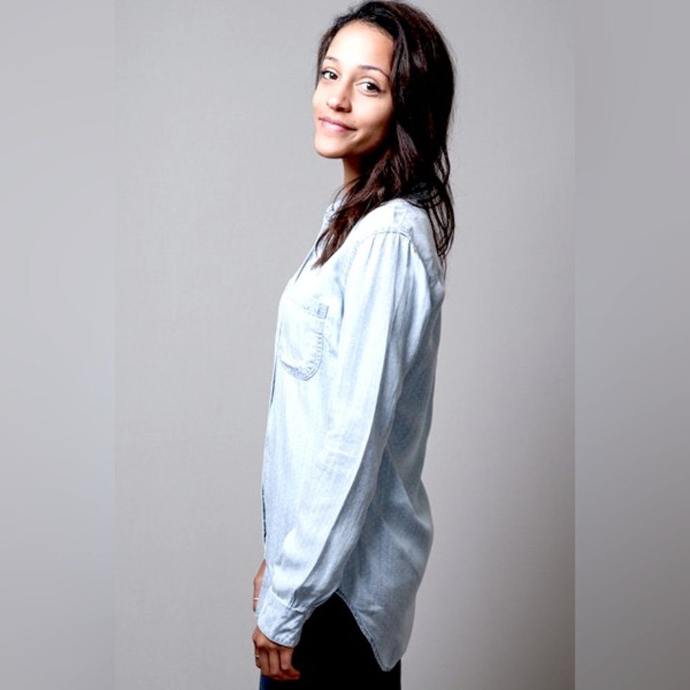 RAILS Carter Button Down Shirt Women's XS Light Vintage Denim Chambray Denim Top - Picture 2 of 10